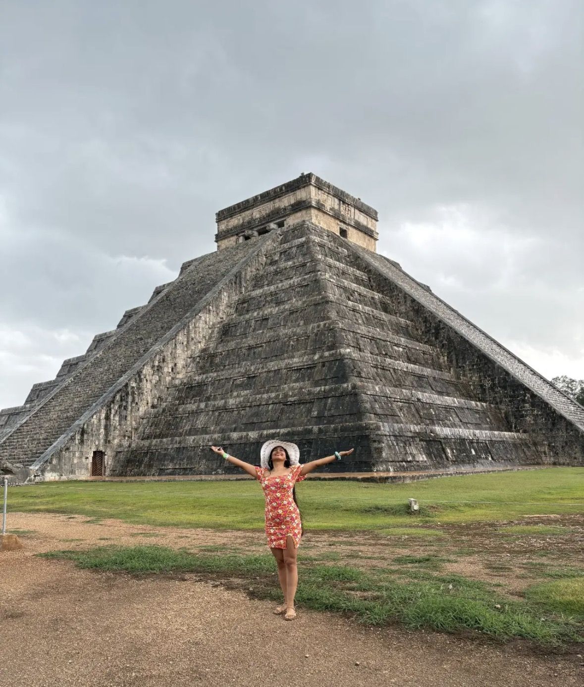 Tour bus and private vehicles arriving at the Chichen Itza archaeological zone entrance